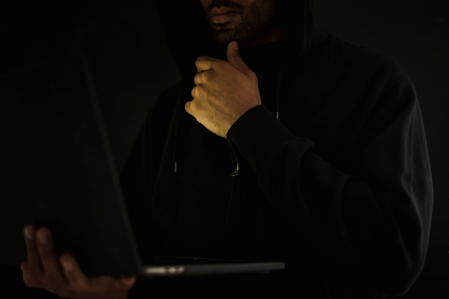 Advierten sobre el aumento de estafas con inteligencia artificial en el Valle de Coachella