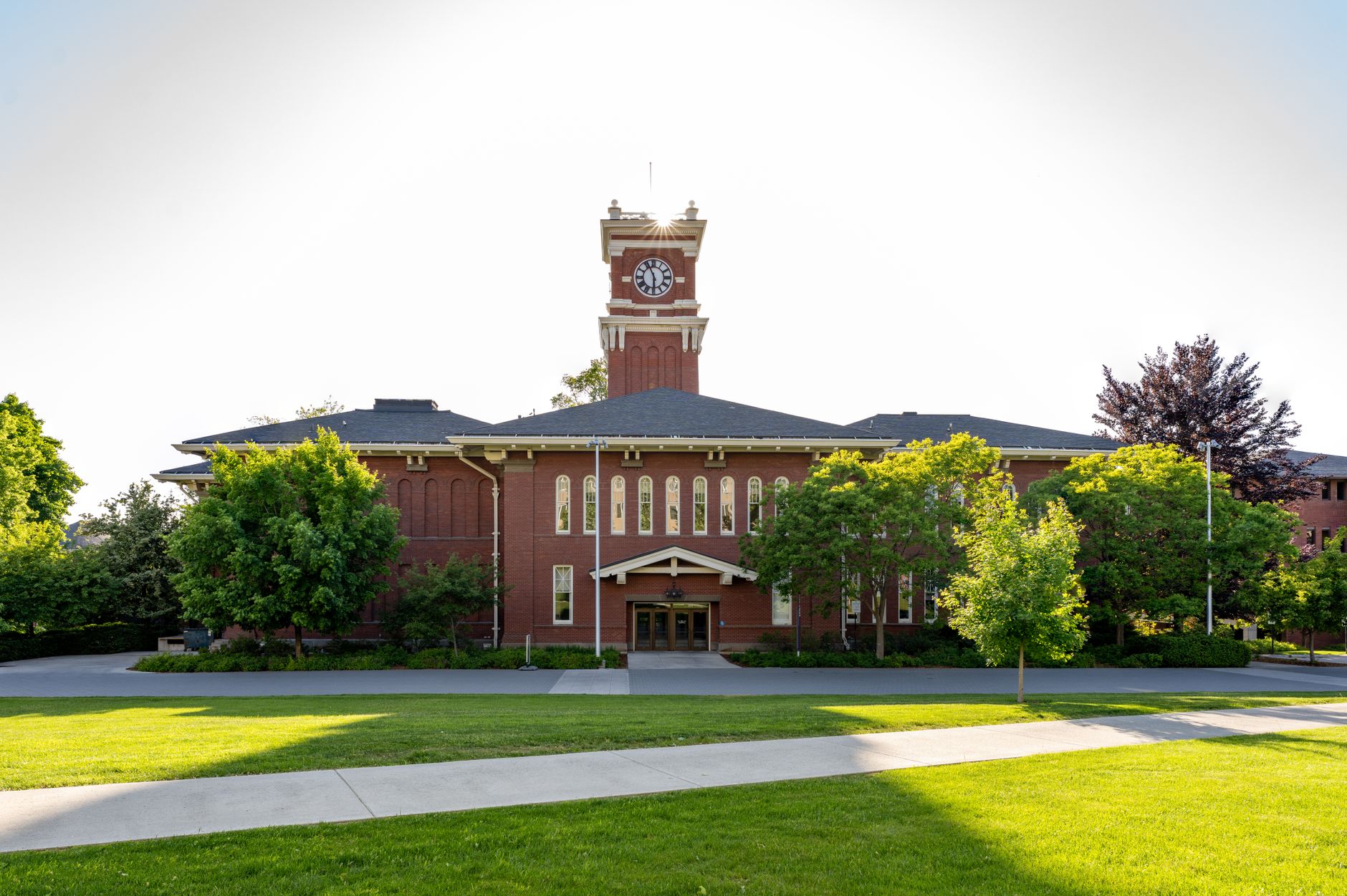 Presidenta de universidad de Connecticut bajo investigación por acoso e intimidación
