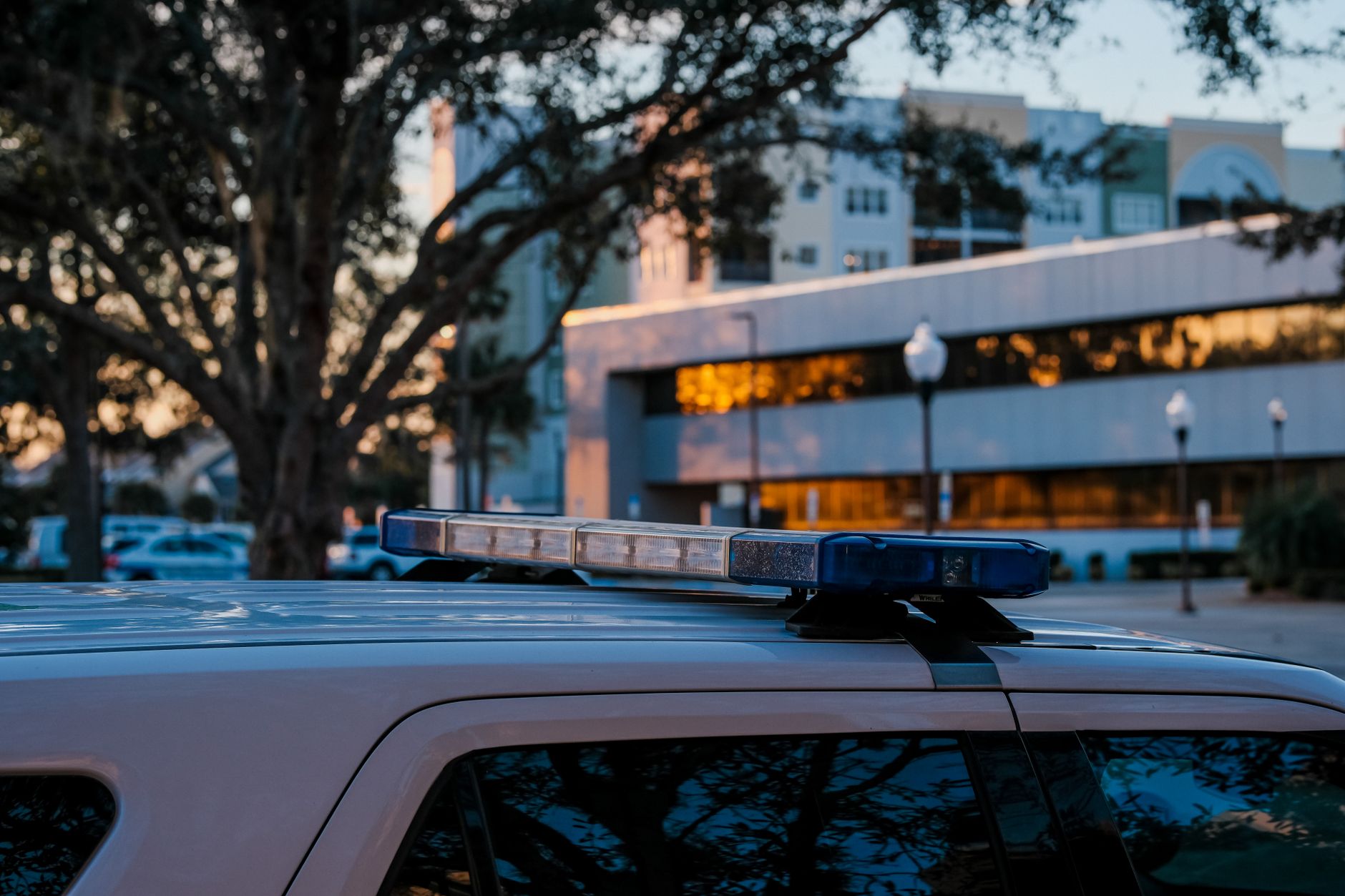 Dos personas hospitalizadas tras ataque con arma blanca en vivienda de Miami