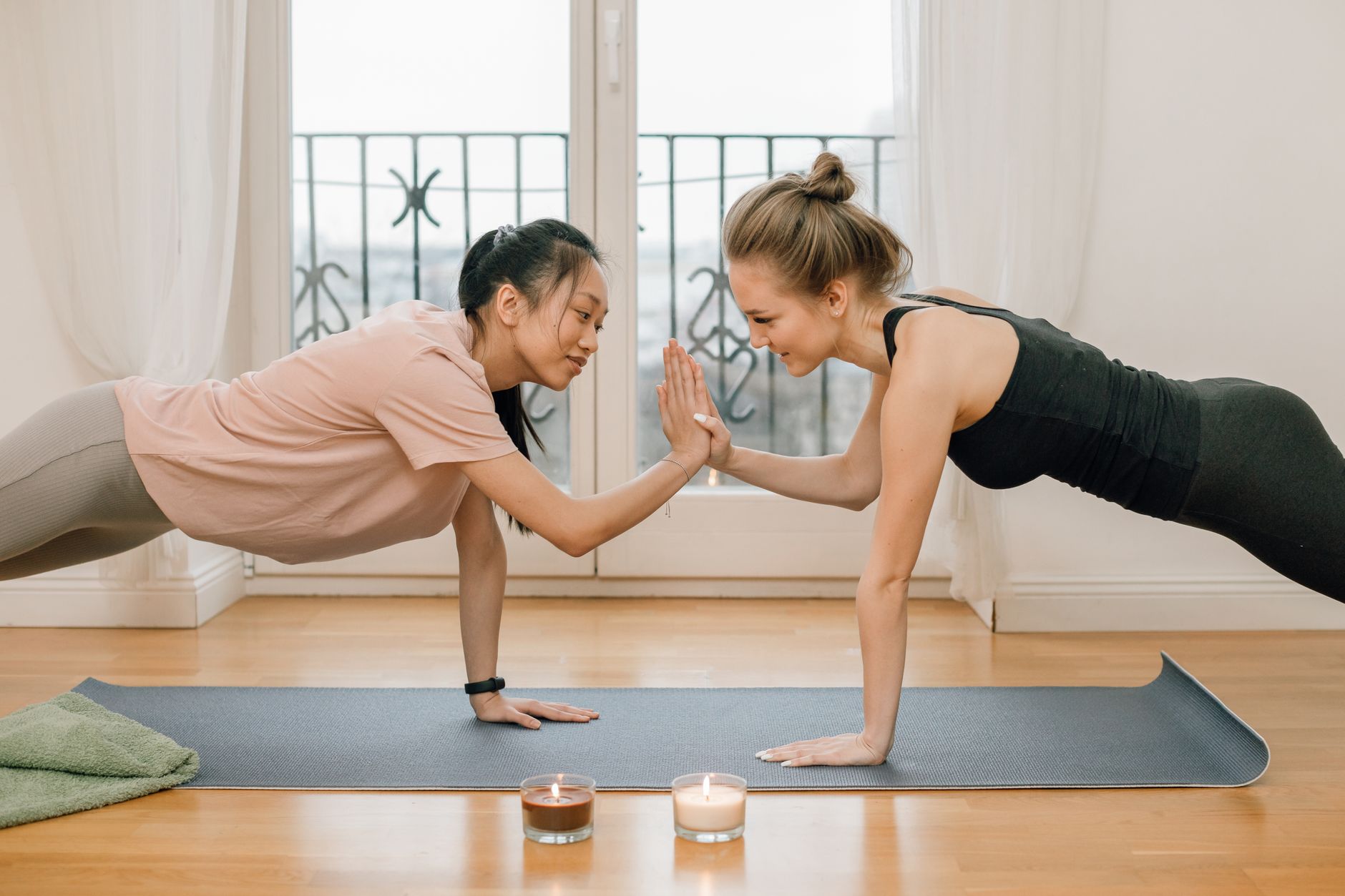 Planchas después de los 50: una coach de bienestar defiende su efecto en el abdomen y el equilibrio
